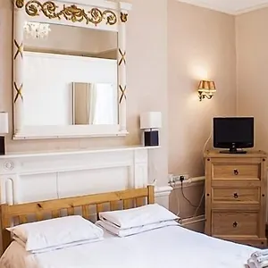 The Queensbury Hotell