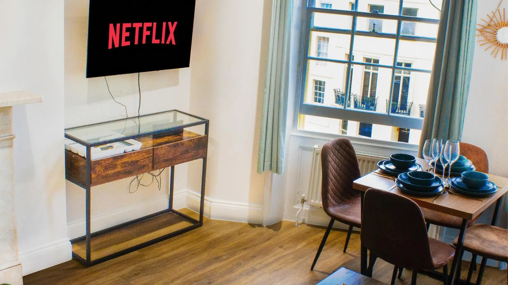 Elegant Regency Apartment With Views & Netflix Near The Sea Brighton