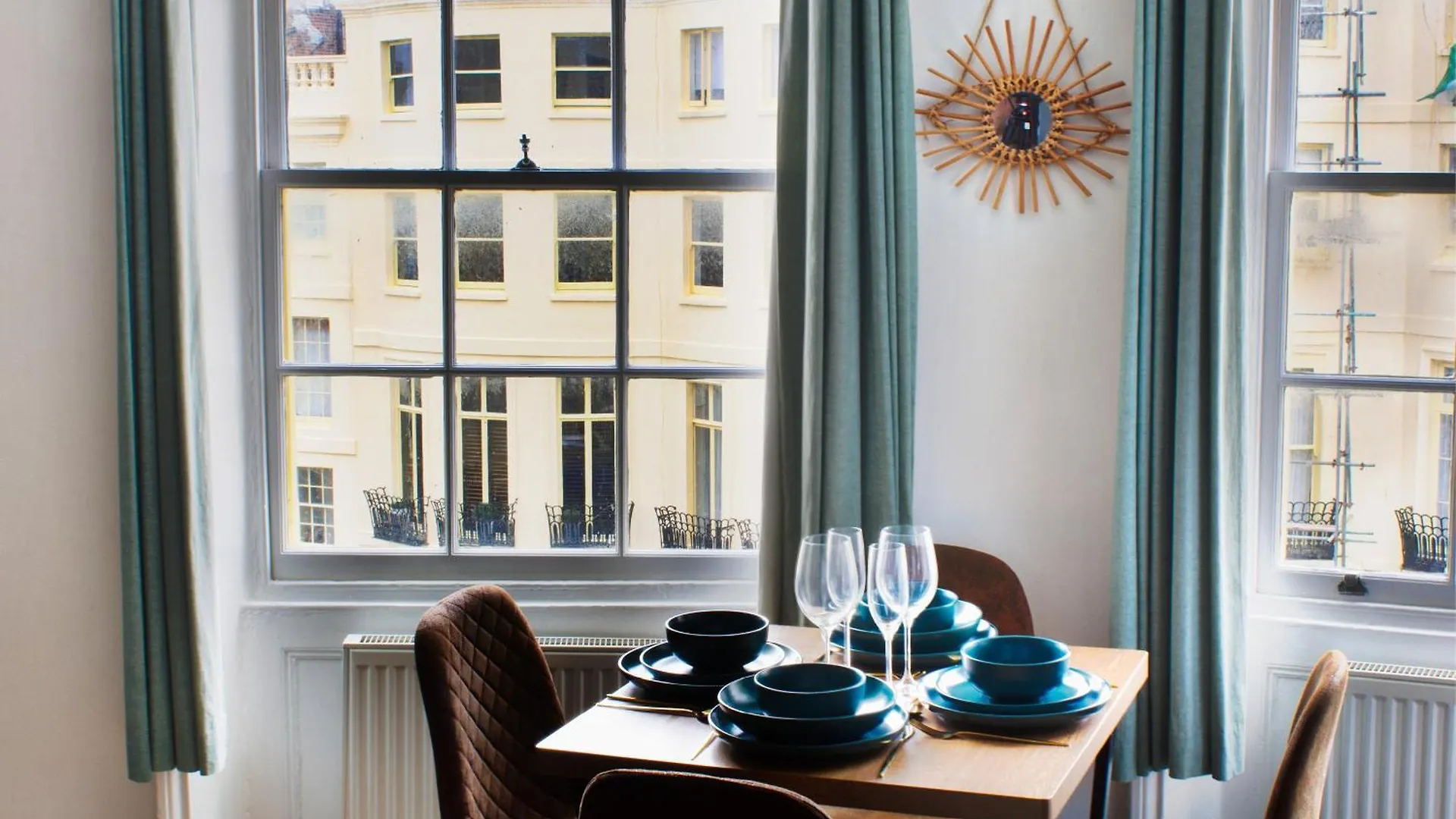 Elegant Regency Apartment With Views & Netflix Near The Sea Brighton