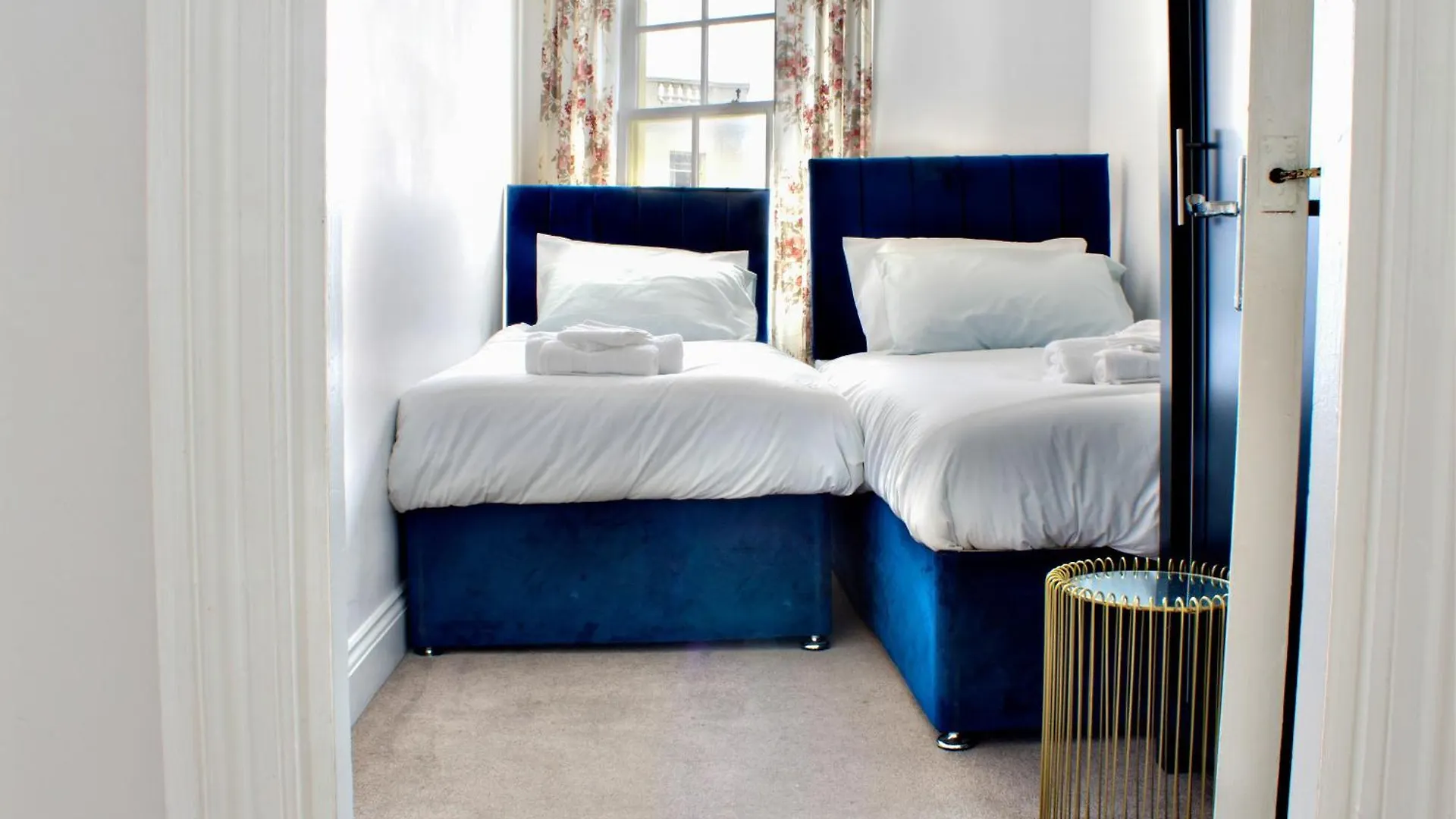 Elegant Regency Apartment With Views & Netflix Near The Sea Brighton 0*,  United Kingdom