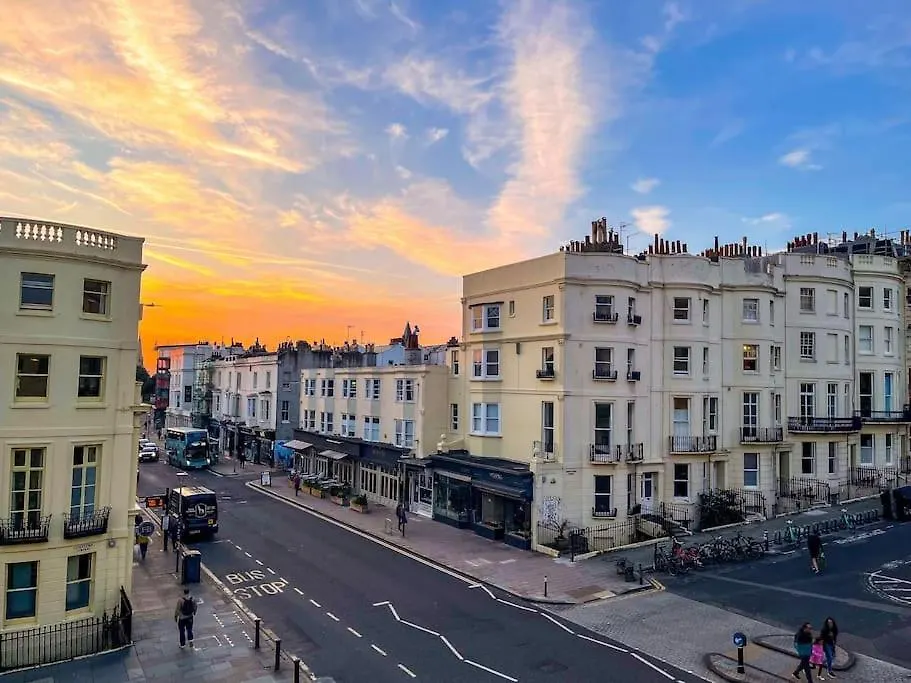 Elegant Regency Apartment With Views & Netflix Near The Sea Brighton United Kingdom